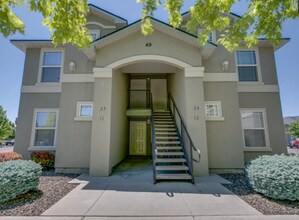 Building Photo - 1805 E Overland Rd