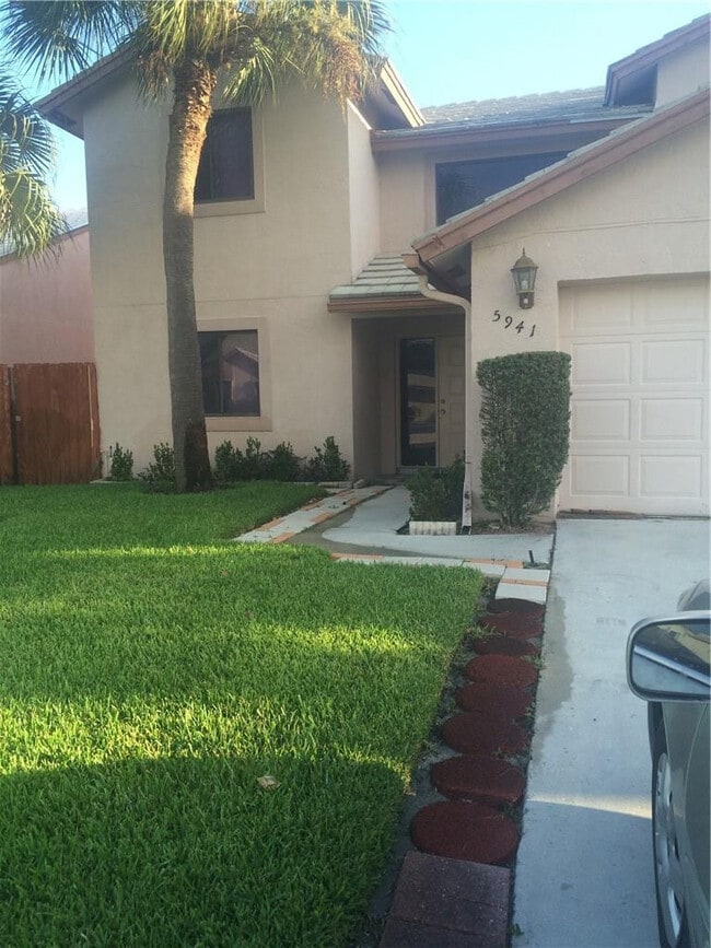 Building Photo - 5941 Strawberry Lakes Cir