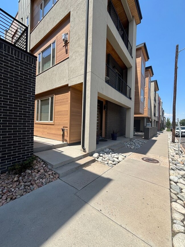 Photo - Beautiful 2 BR 4BA in the Highlands Townhome