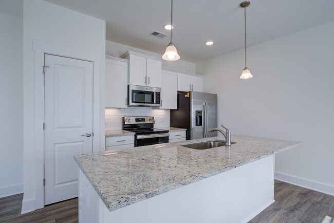 Building Photo - 7066 Gracious Dr