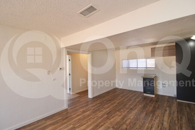 Building Photo - 515 W 13th St