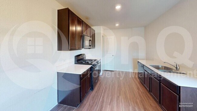 Foto del edificio - 5624 McClelland St