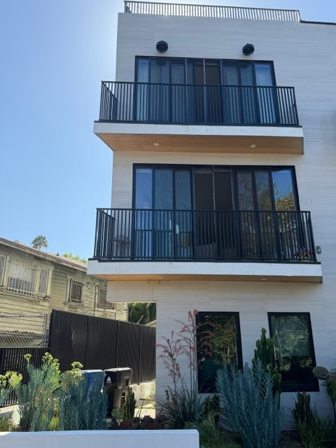 Building Photo - 966 Sanborn Ave