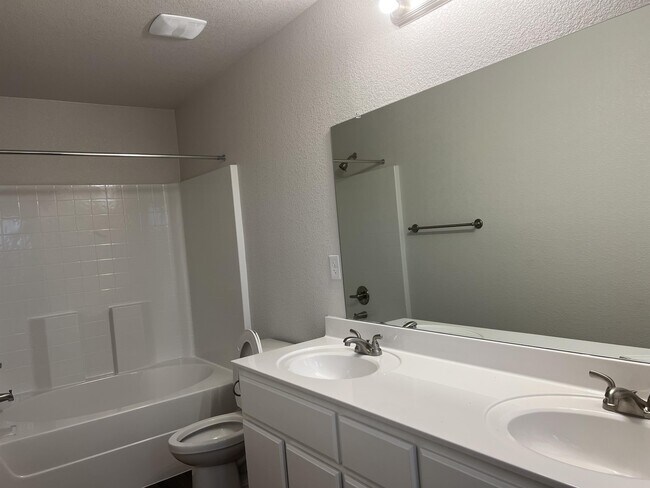Building Photo - 122 Dolphin Dr
