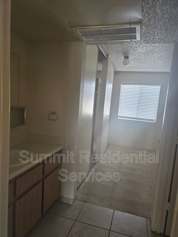 Foto del edificio - 3525 E 3rd St