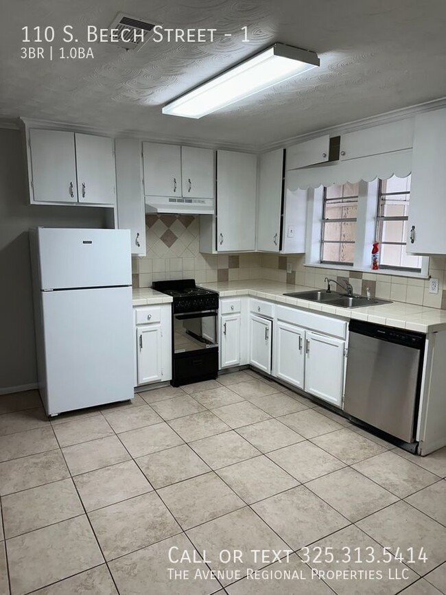 Building Photo - Remodeled 3-Bedroom Downstairs Unit – Spec...