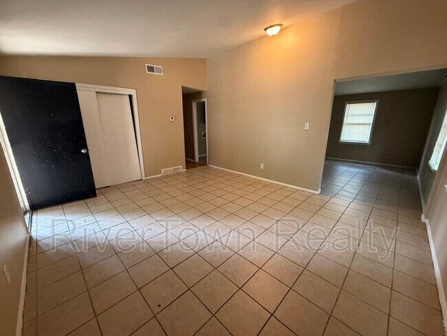 Foto del edificio - 4825 Bridgedale Ave