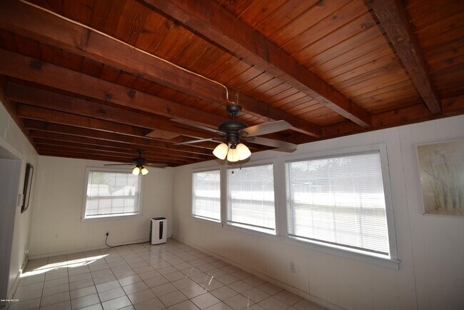 Building Photo - 2807 Tropic Rd