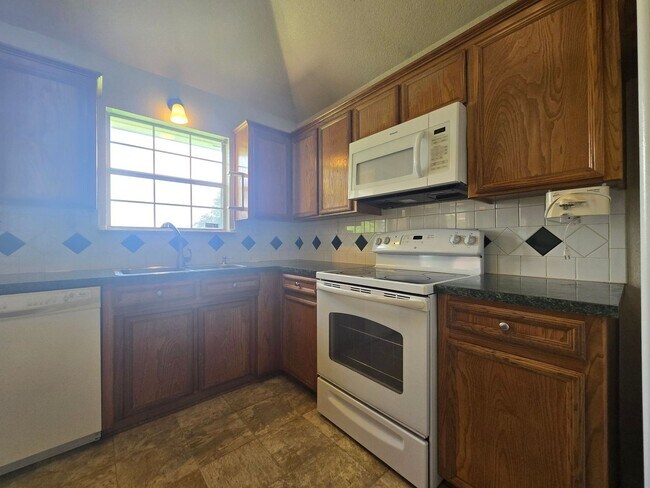 Foto del edificio - 2305 Amethyst Dr