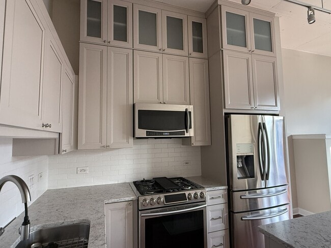 Building Photo - 1301 W Madison St