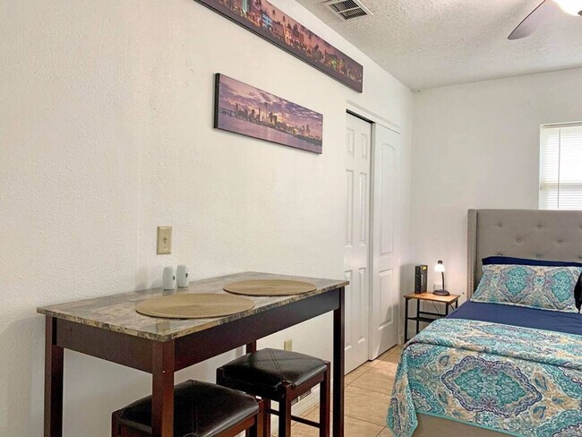 Foto del edificio - 2721 Raeford Rd