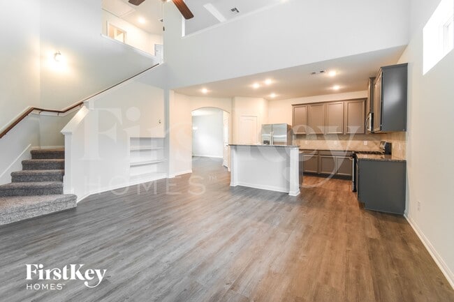 Foto del edificio - 321 Lk Wy Cir