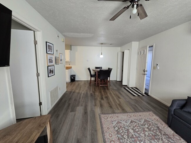 Building Photo - 115 Holly Dr