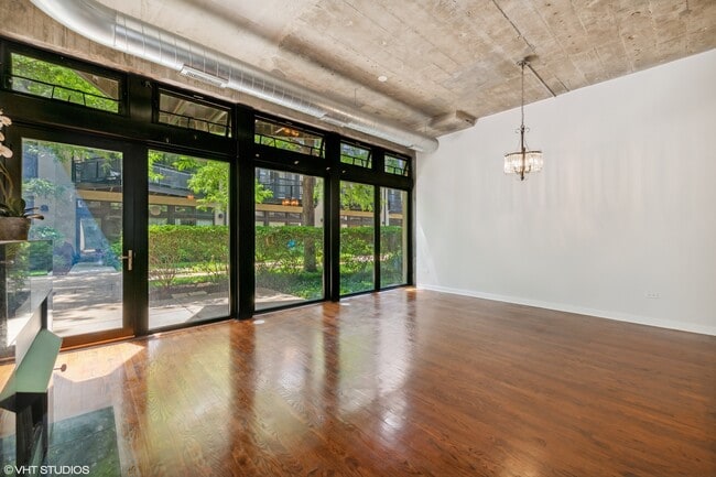 Building Photo - 1111 W 14th Pl