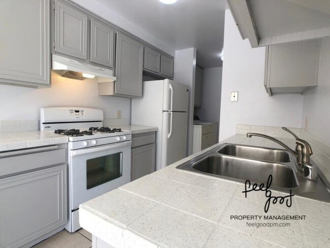 Building Photo - 2 bedroom in Oceanside CA 92056