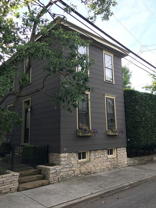 Foto principal - 881 S Lazelle St