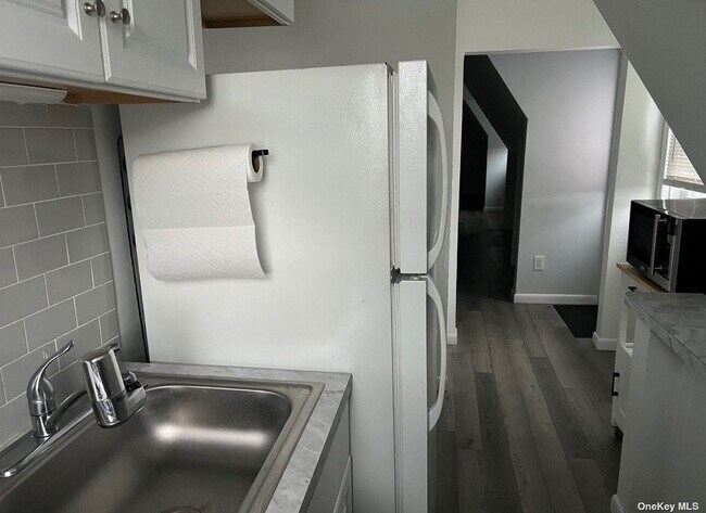 Building Photo - 253 Sea Cliff Ave