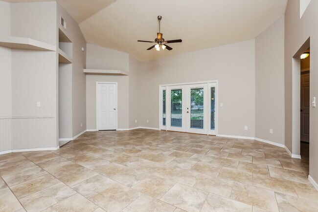 Building Photo - 2523 Dovetail Dr