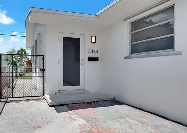 Building Photo - 3334 SW 24th St