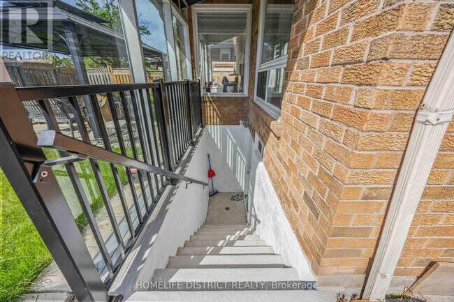 Photo du bâtiment - 579 Sheppard Ave