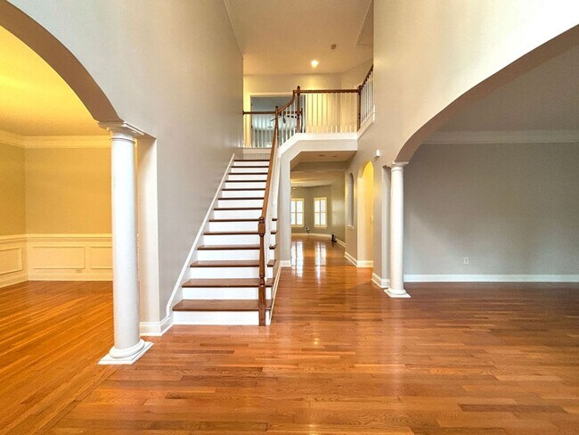 Foto del edificio - Available 1/15. Beautiful Remodeled 5 BR/4 BA Home in Park West!