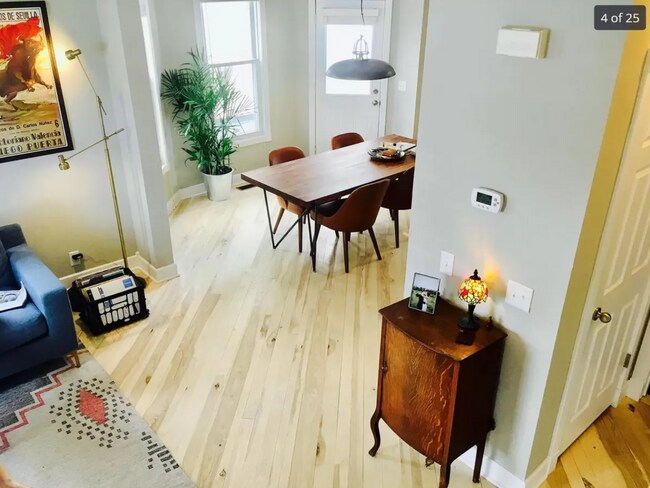 Foto del edificio - 824 E Dayton St