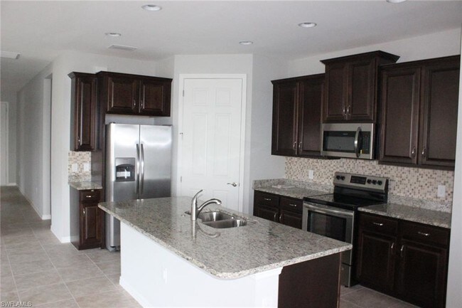 Foto del edificio - 3119 Amadora Cir