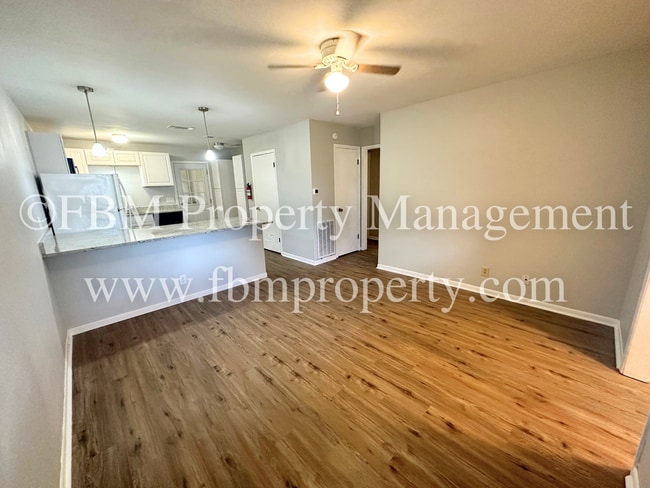 Building Photo - 108-110 Sunset Dr