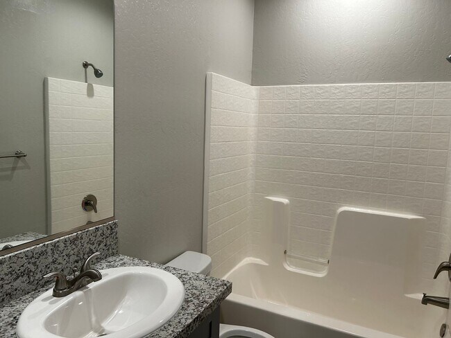 Building Photo - Like New Energy Efficient 3 Bedroom