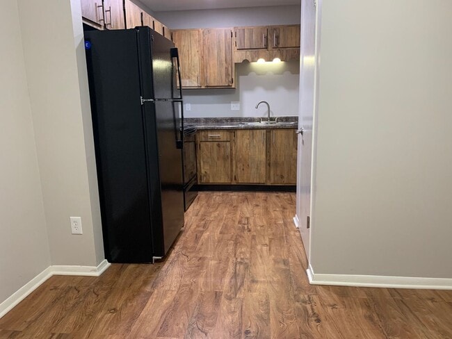 Building Photo - Spacious 2-Bedroom Apartment for Rent in C...