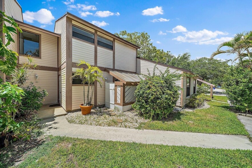 Primary Photo - 110 Sherwood Cir