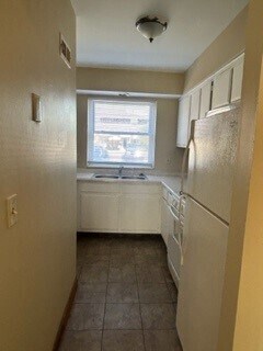 Building Photo - Now Leasing 2 Bedroom 1.5 Condo Located In...