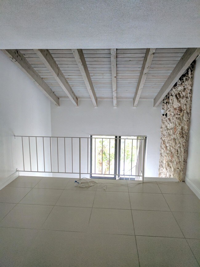 Foto del edificio - 24 Calabria Ave