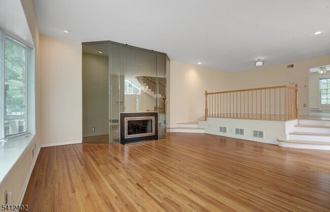 Building Photo - 4 Dearburn Ct