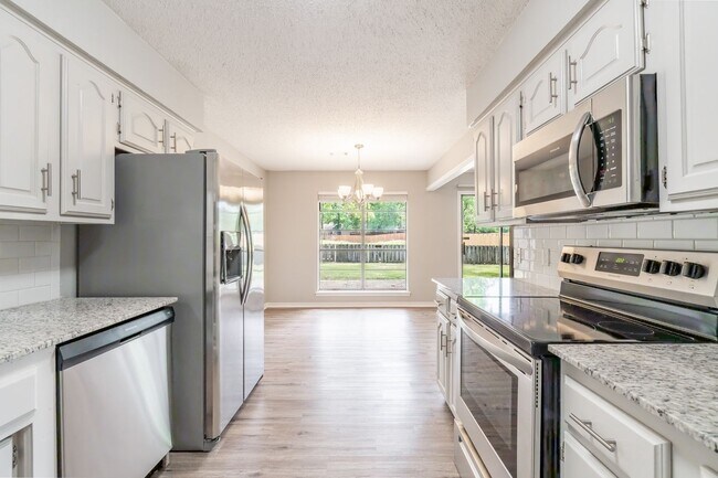 Foto del edificio - Beautiful 3 Bed 2 Bath Home for Rent in Fo...