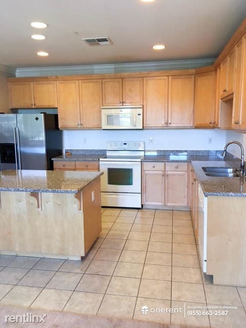 Primary Photo - 3 br, 2 bath Condo - 88 N Jackson Ave #302 -