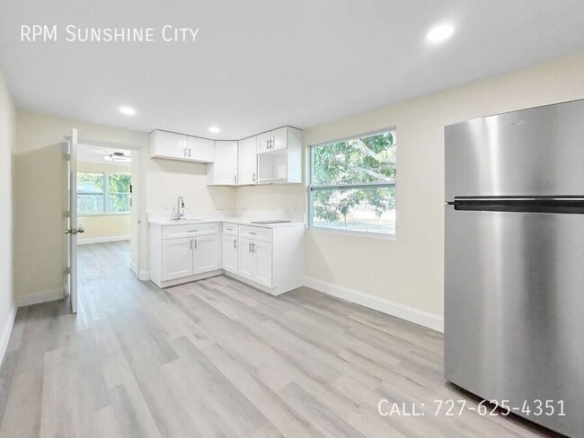 Foto del edificio - 9814 110th Ln N