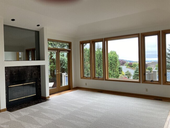 Building Photo - 3 br, 3.5 bath House - 5570 152nd Place So...