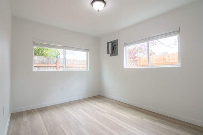 Photo - 4845-4847 SE 65th Apartment