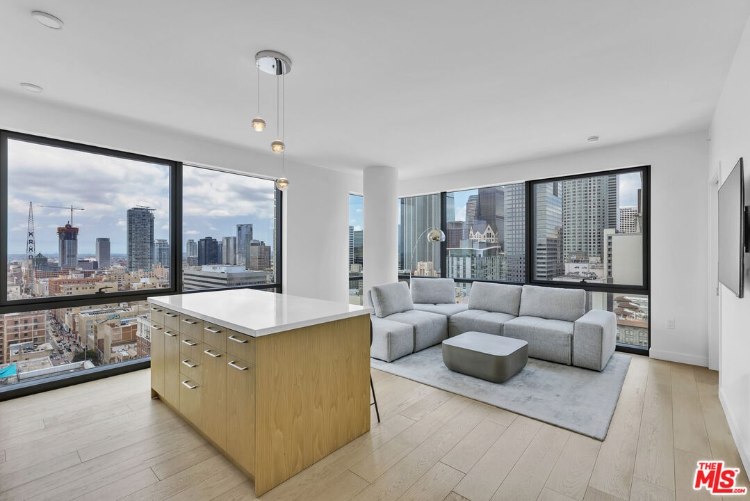 Foto principal - 400 S Broadway