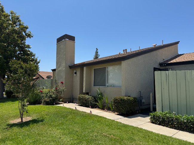 Building Photo - 672 Parkview Dr