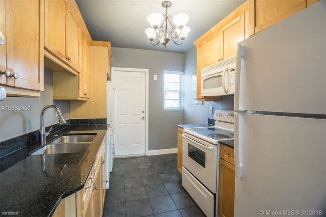 Building Photo - 4 br, 3 bath House - 1421 SW 24th Ave