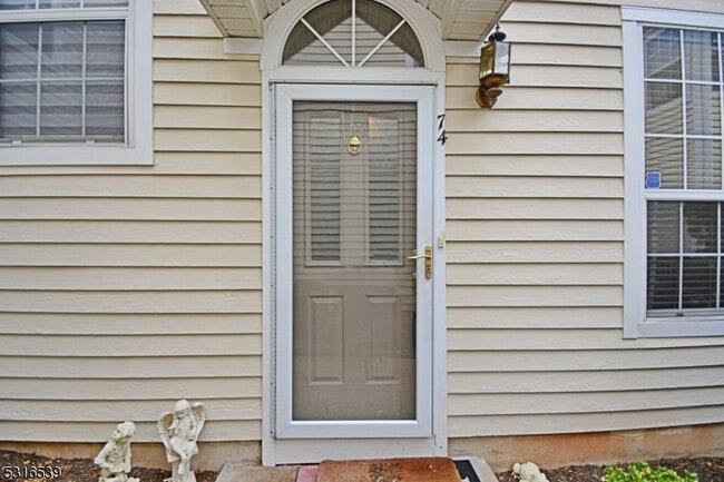 Building Photo - 74 Pheasant Brook Ct