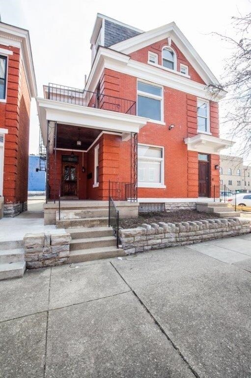 Primary Photo - 27 E Robbins St