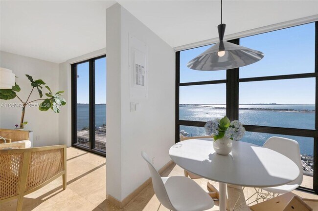 Foto del edificio - 1915 Brickell Ave