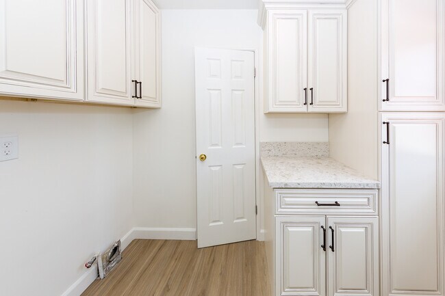 Foto del edificio - 15853 Romar St