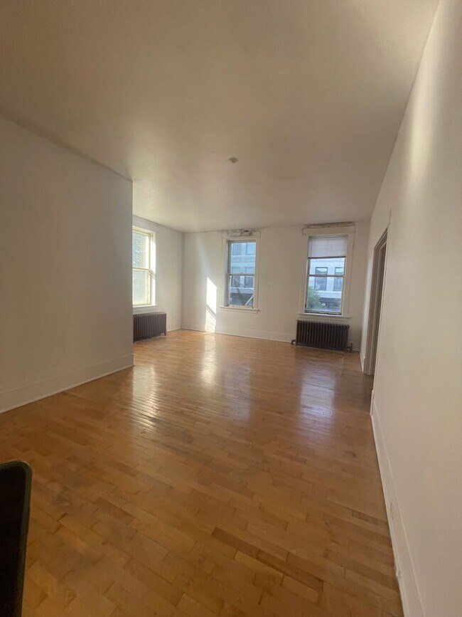 Foto del edificio - 544 N Main St