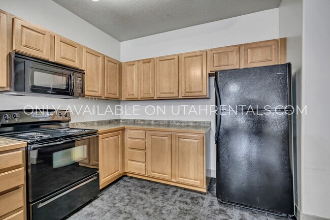 Foto del edificio - 75 E 200 N