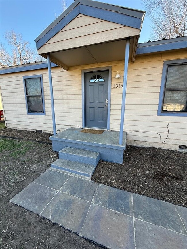 Building Photo - 1316 SW 14th St