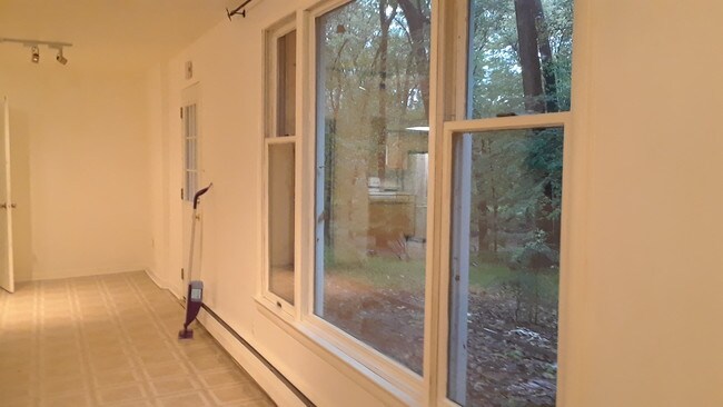 Building Photo - 110 Lillian Ln